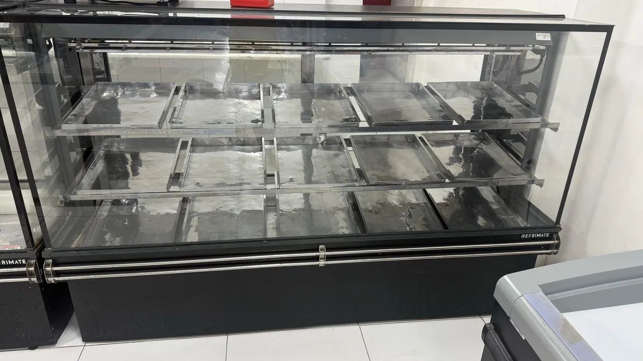Balcão Açougue com prateleira- Refrimate - Com 15 bandejas expositores 