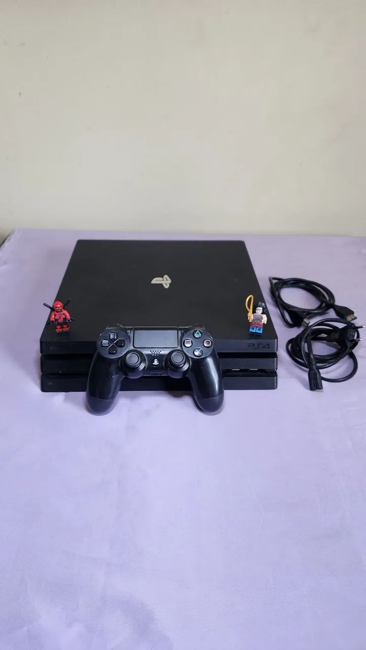 PS4 PRO 1TB + CONTROLE + CABOS