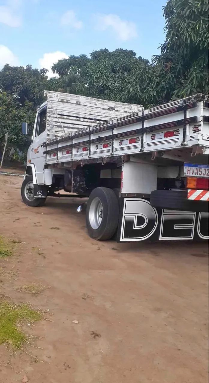 Caminhão 710 carroceria boleto - Foto 2