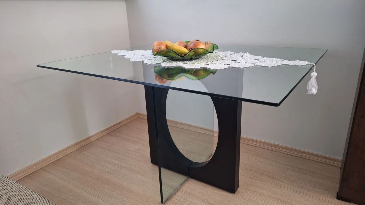 Mesa para jantar tampo de vidro base madeira  - Foto 2