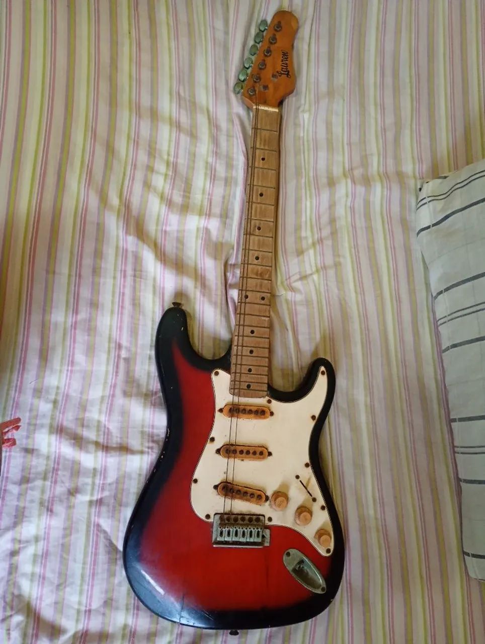 Guitarra antiga 