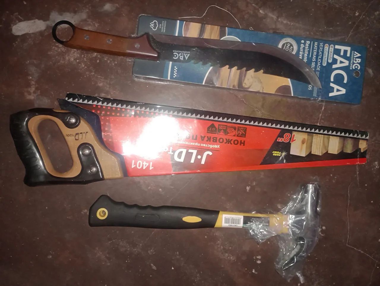Kit com serrote+martelo e facão 
