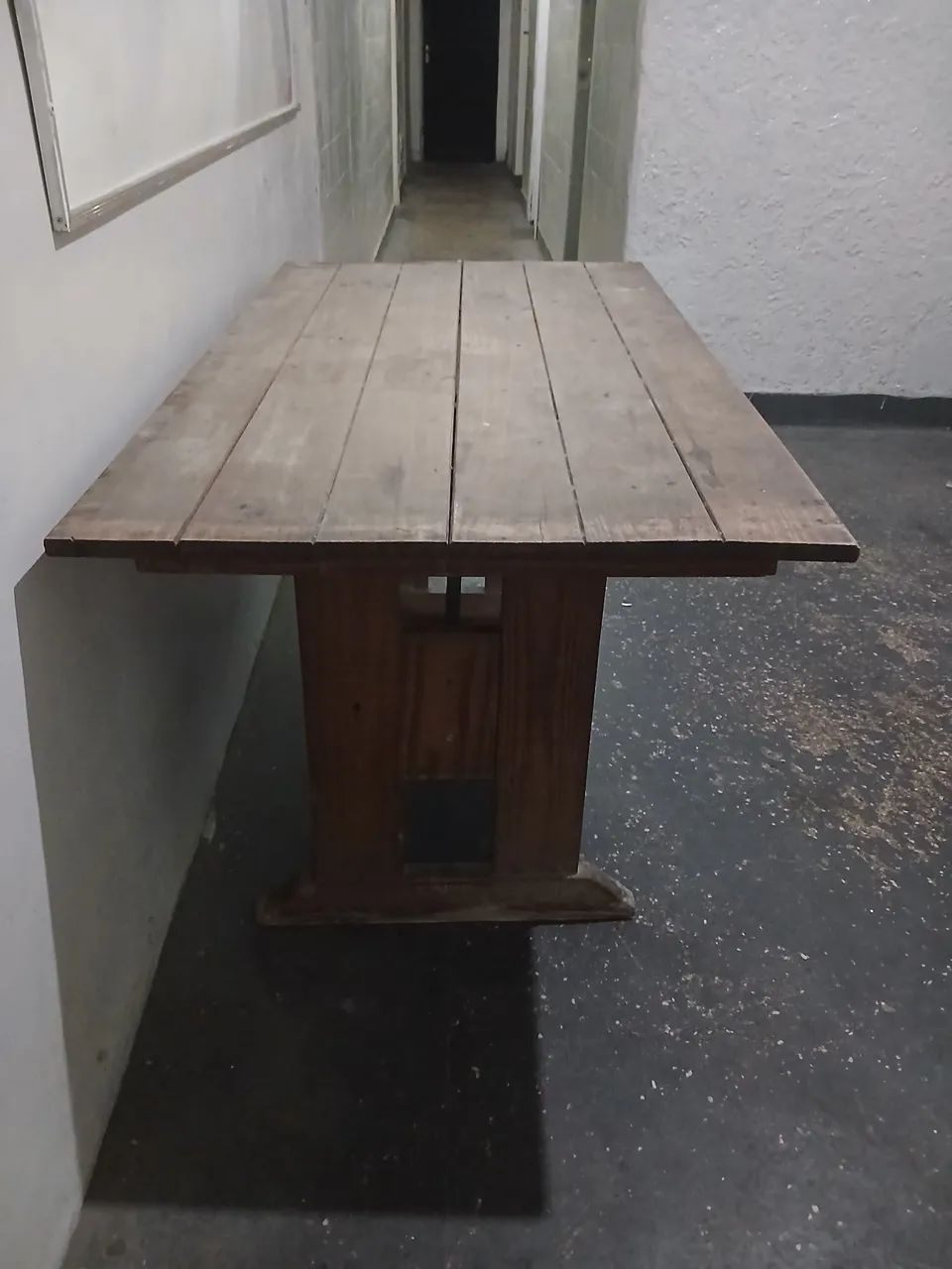 Mesa de Jantar de Madeira Maciça 
