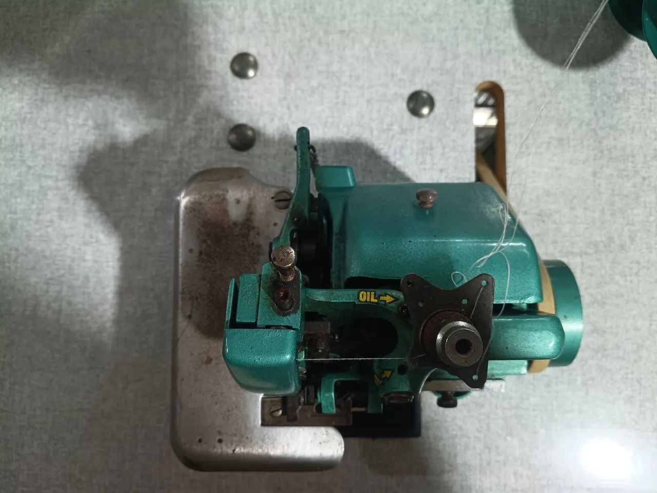 Overlock Semi Industrial Com Motor Grande Bivolt+mesa  - Foto 5