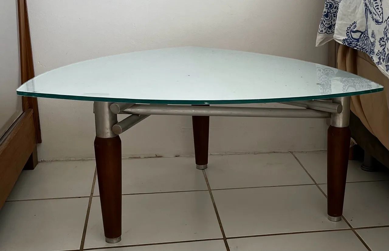 Mesa Lateral / Canto Triangular - Vidro Branco, Alumínio e Madeira