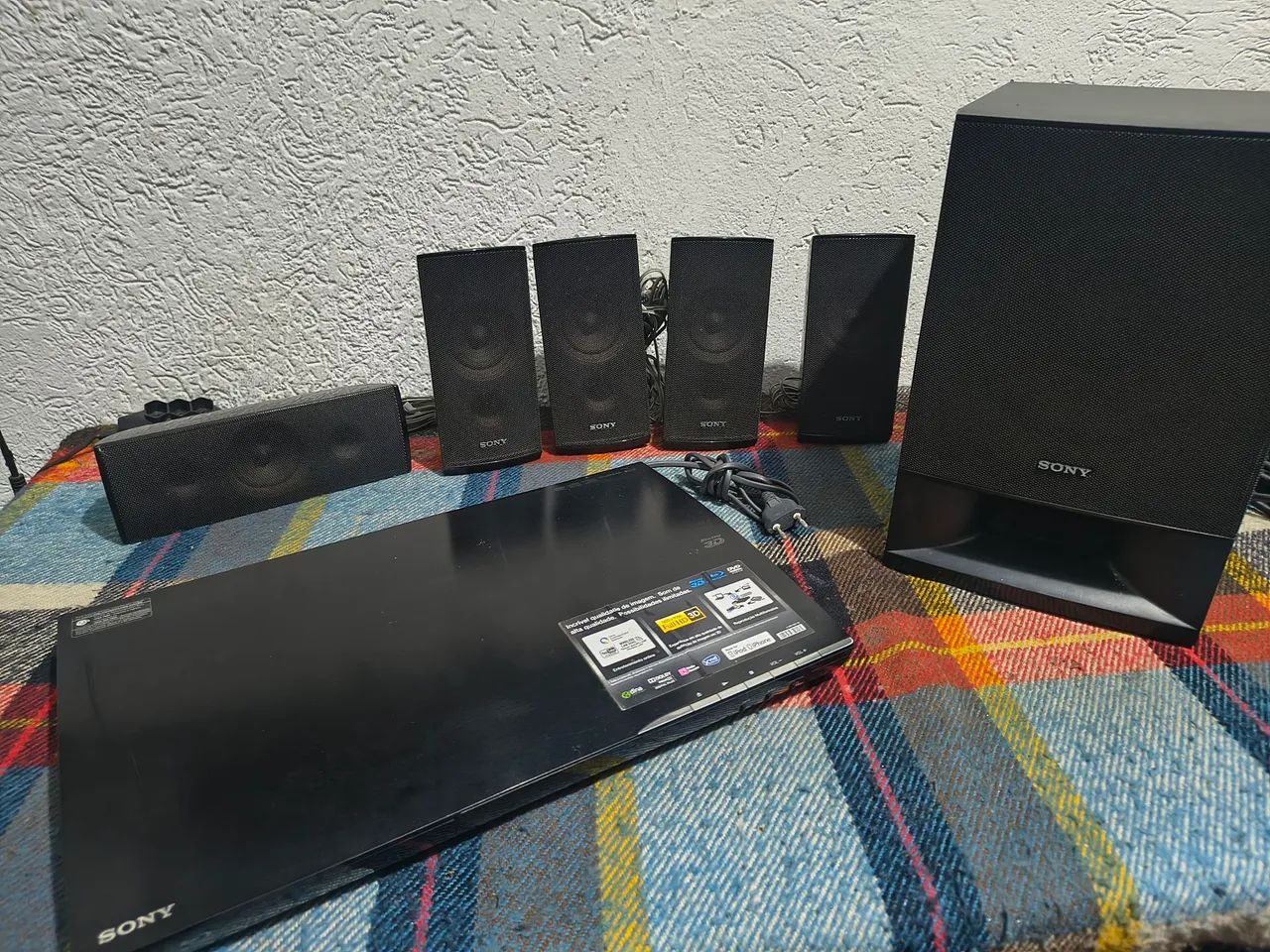 Vendo Home Theater Sony integrado com Blu-Ray e com 6 caixas ok. - Foto 3