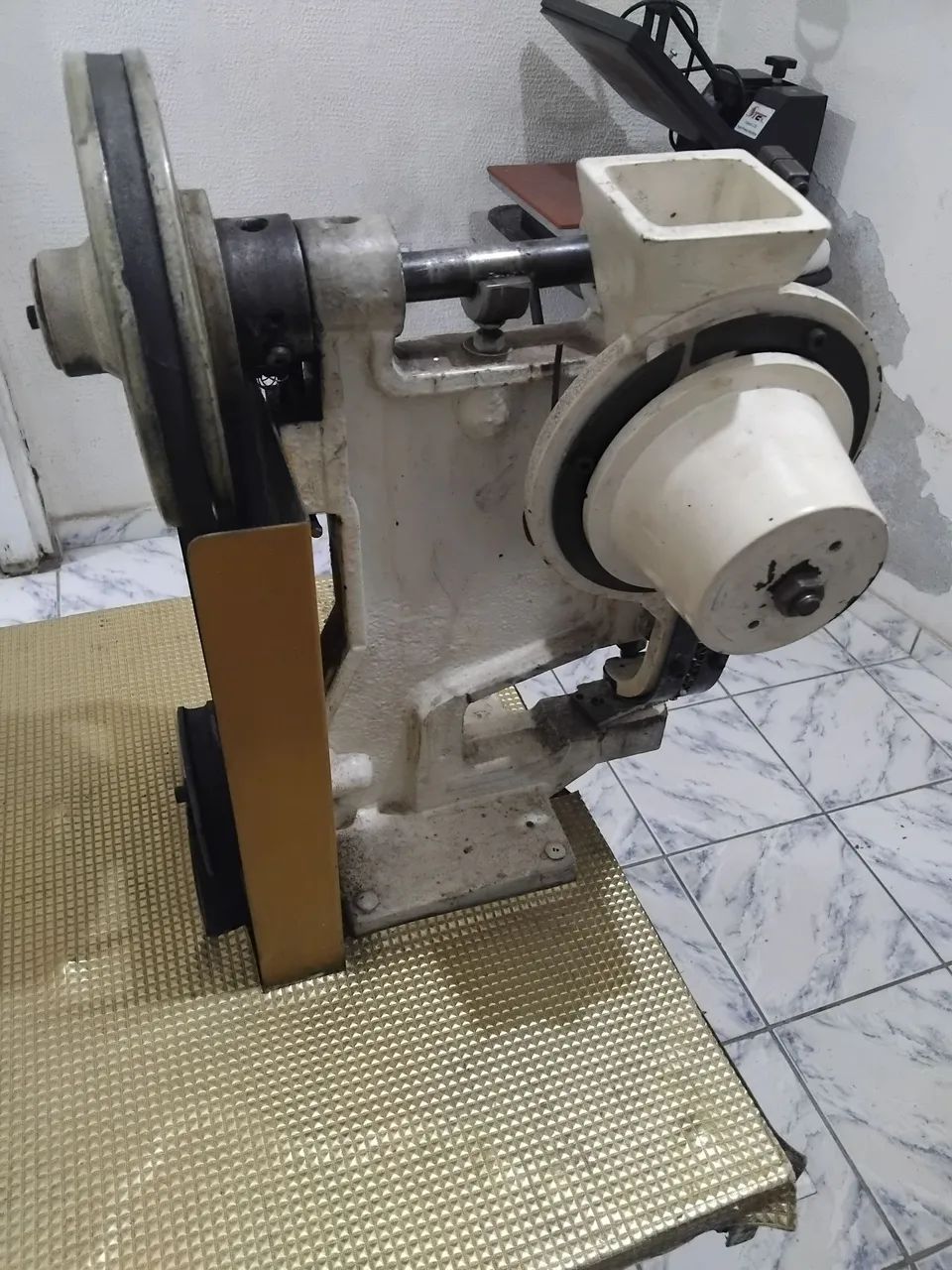 Maquina de ilhois 51 automática elétrica  - Foto 2