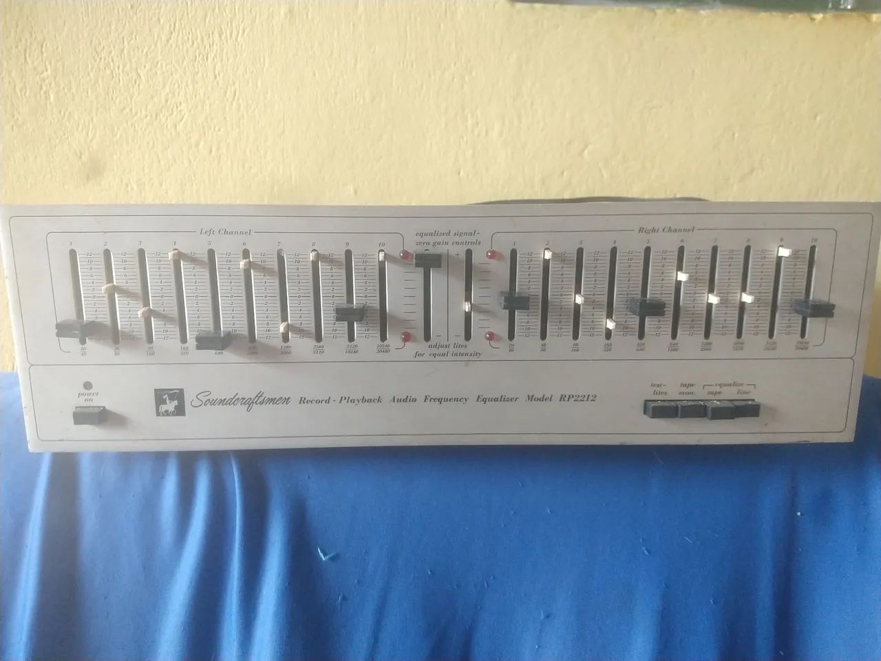 Equalizador Soundcraftsmen Modelo RP2212
