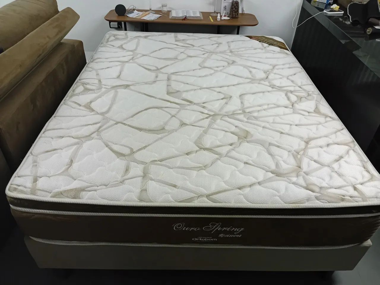 Vendo cama de casal Queen entrego 