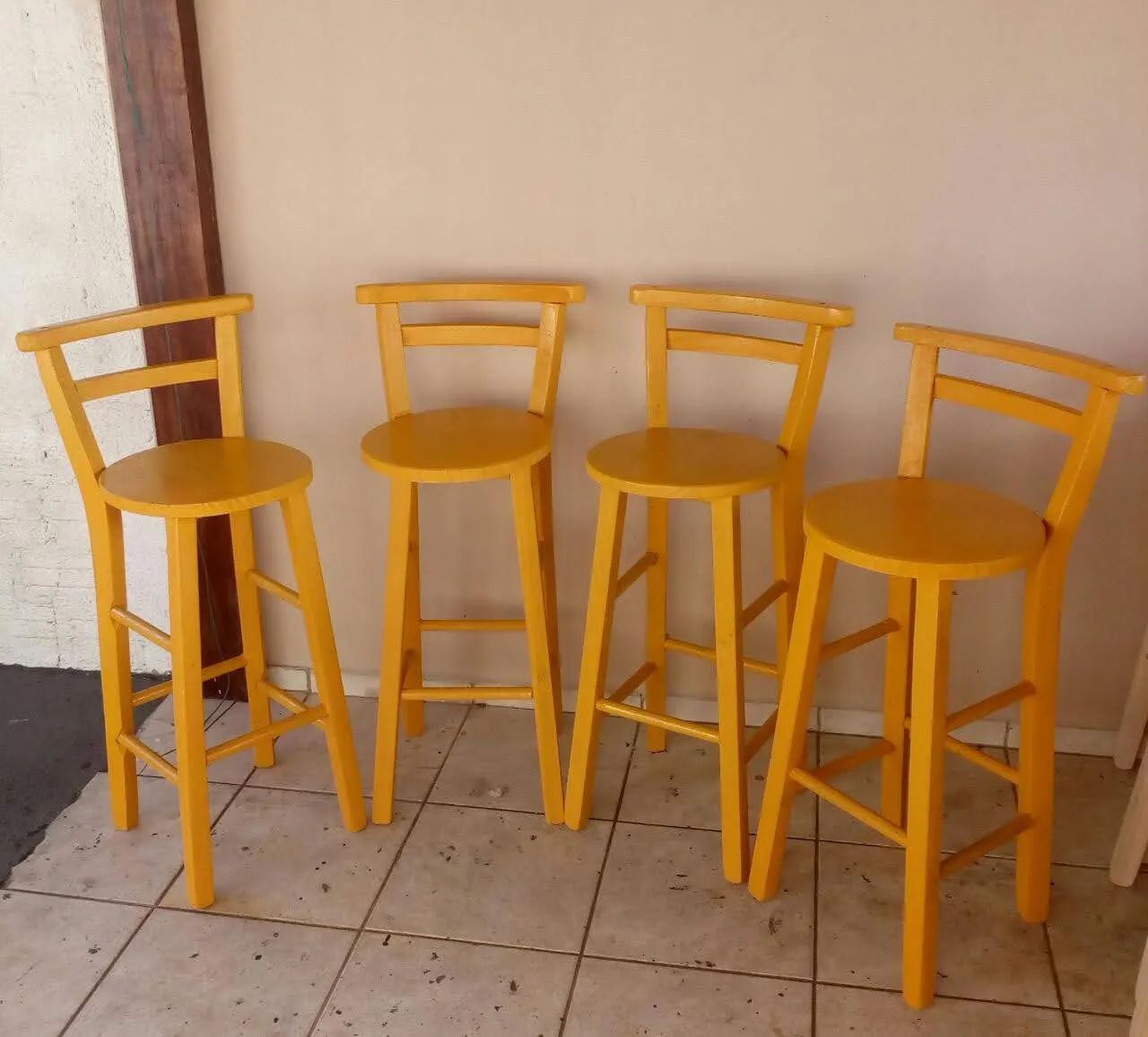 4 banquetas amarela novas - Foto 2