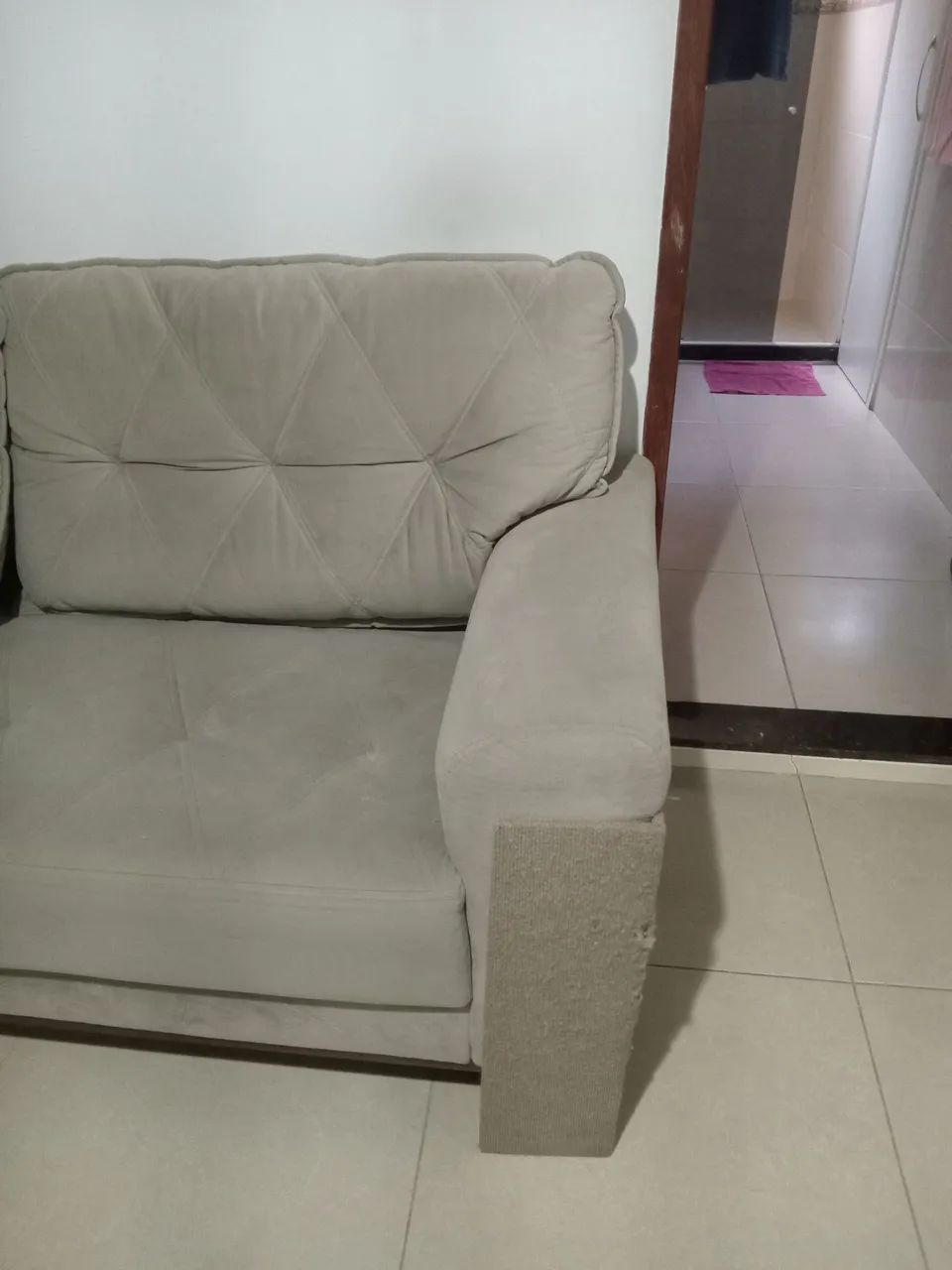 Sofá três lugares em ótimas condições! - Foto 2