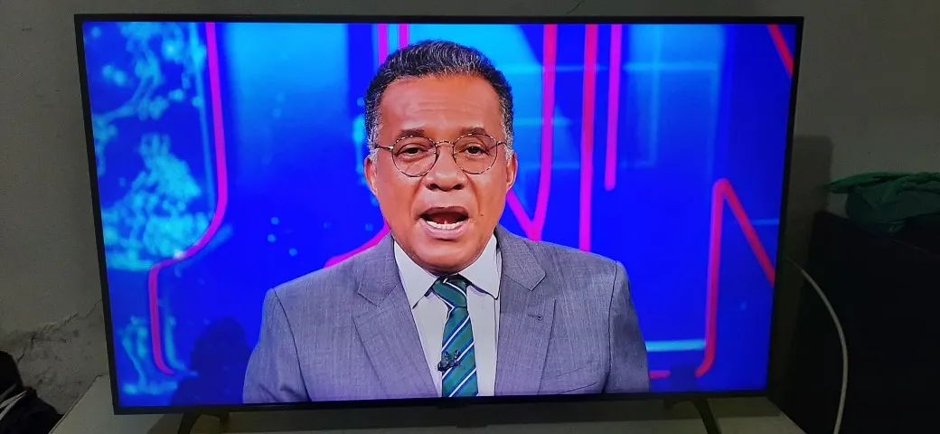 smart tv cristal 4k de 43pol. top completa e perfeita - Foto 4