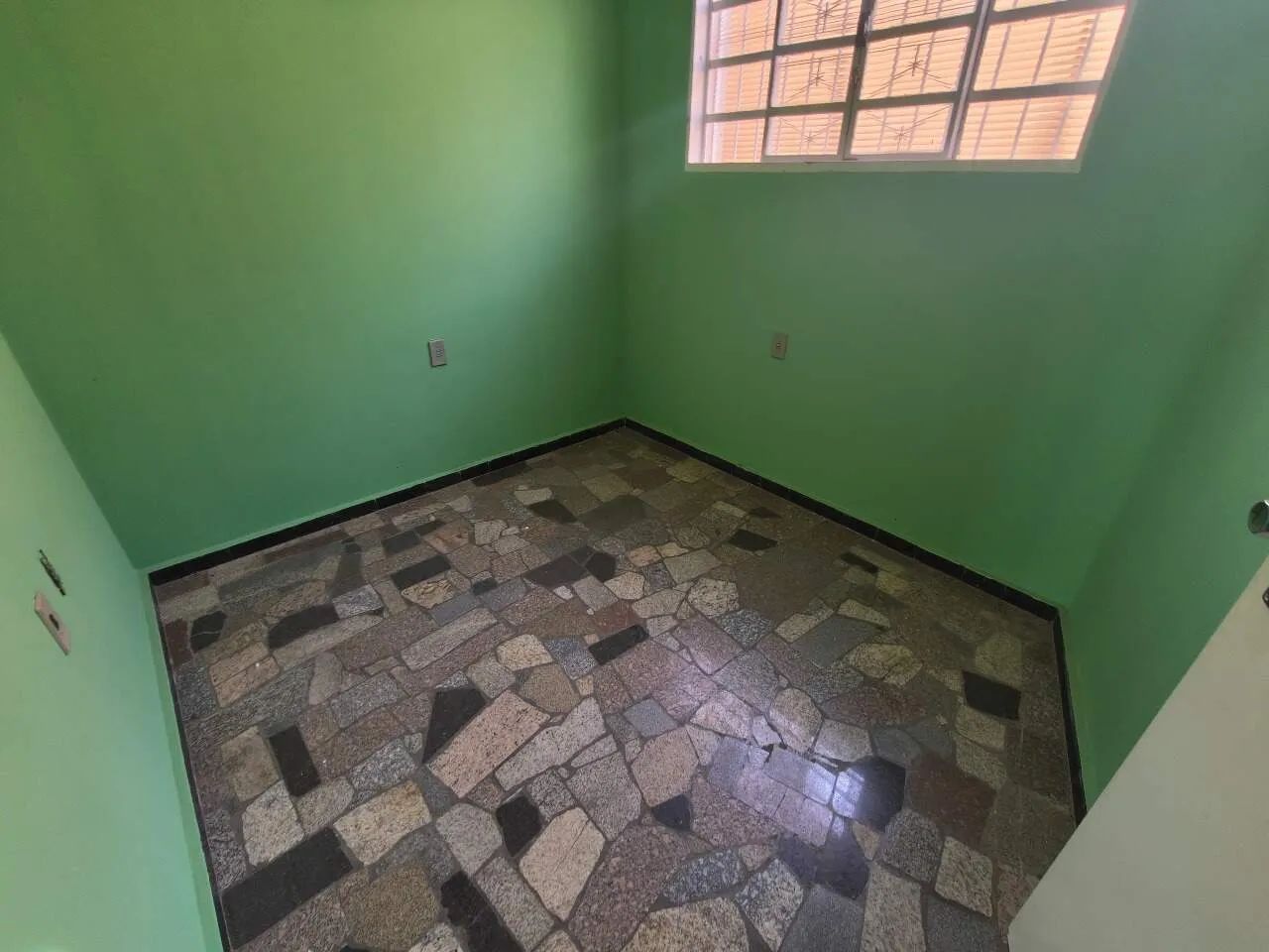 Prédio comercial com 164 m² de área interna  Vila Castelar. - Foto 3