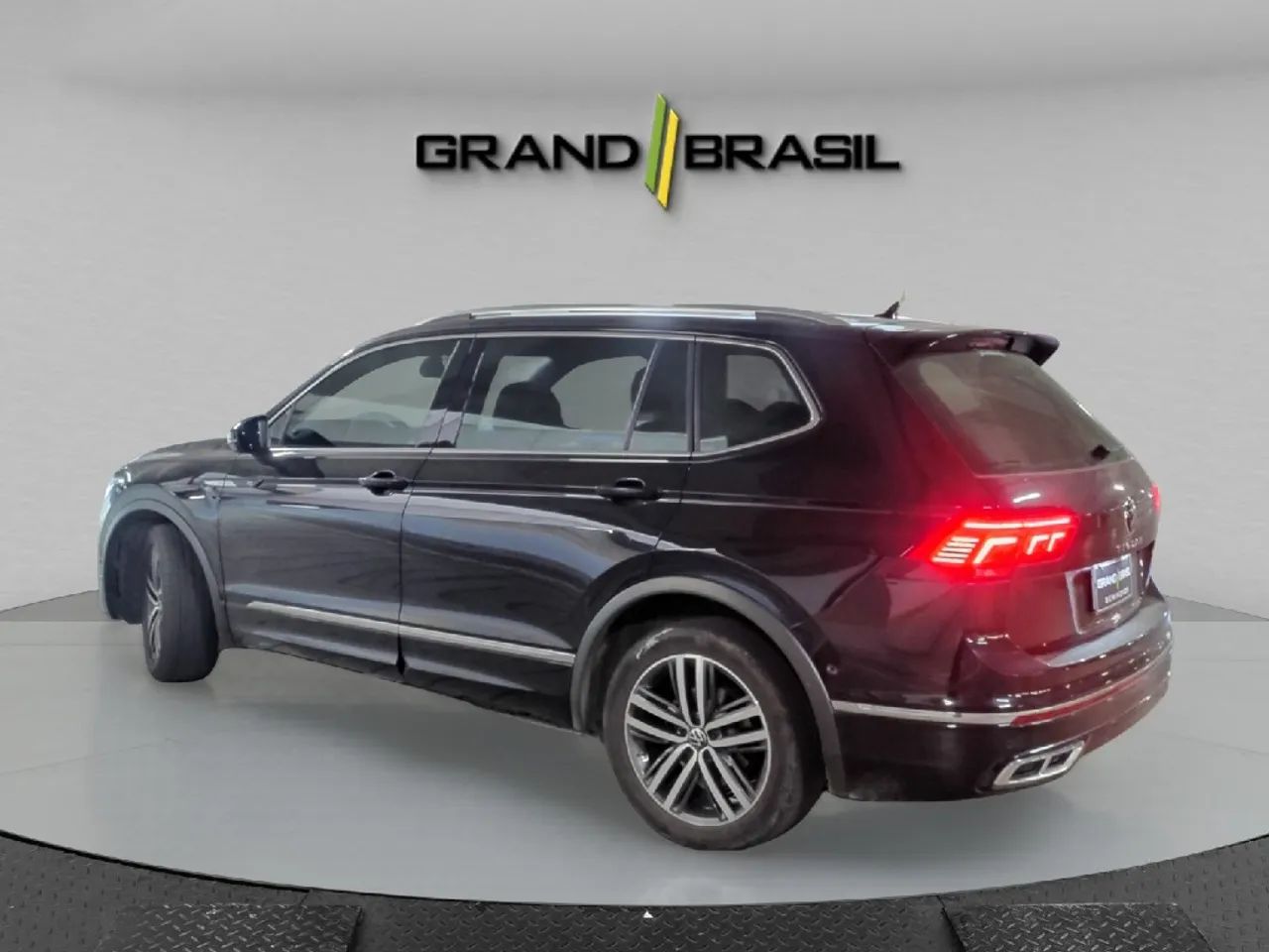 Volkswagen Tiguan Allspac R-Line 300 TSI 2.0, foto 5 de 14