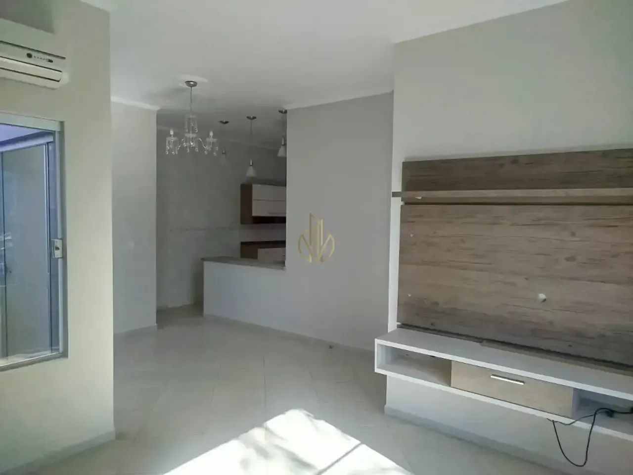 Casa com 2 dormitórios para alugar com 200,00m² no Condomínio Santa Mônica II Jardim Santa