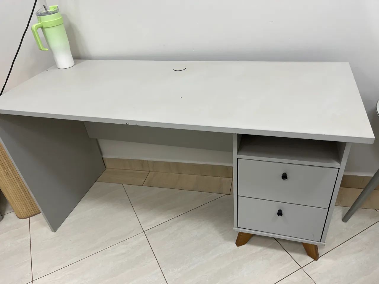 Mesa escritório com gaveteiro 