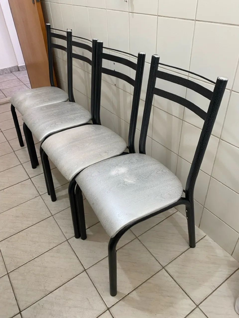 Mesa 4 cadeiras com pedra em granito. - Foto 2