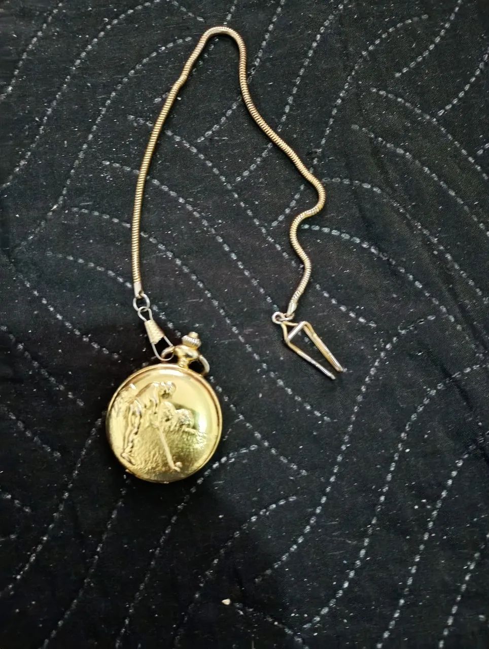 Vendo um relógio de bolso 