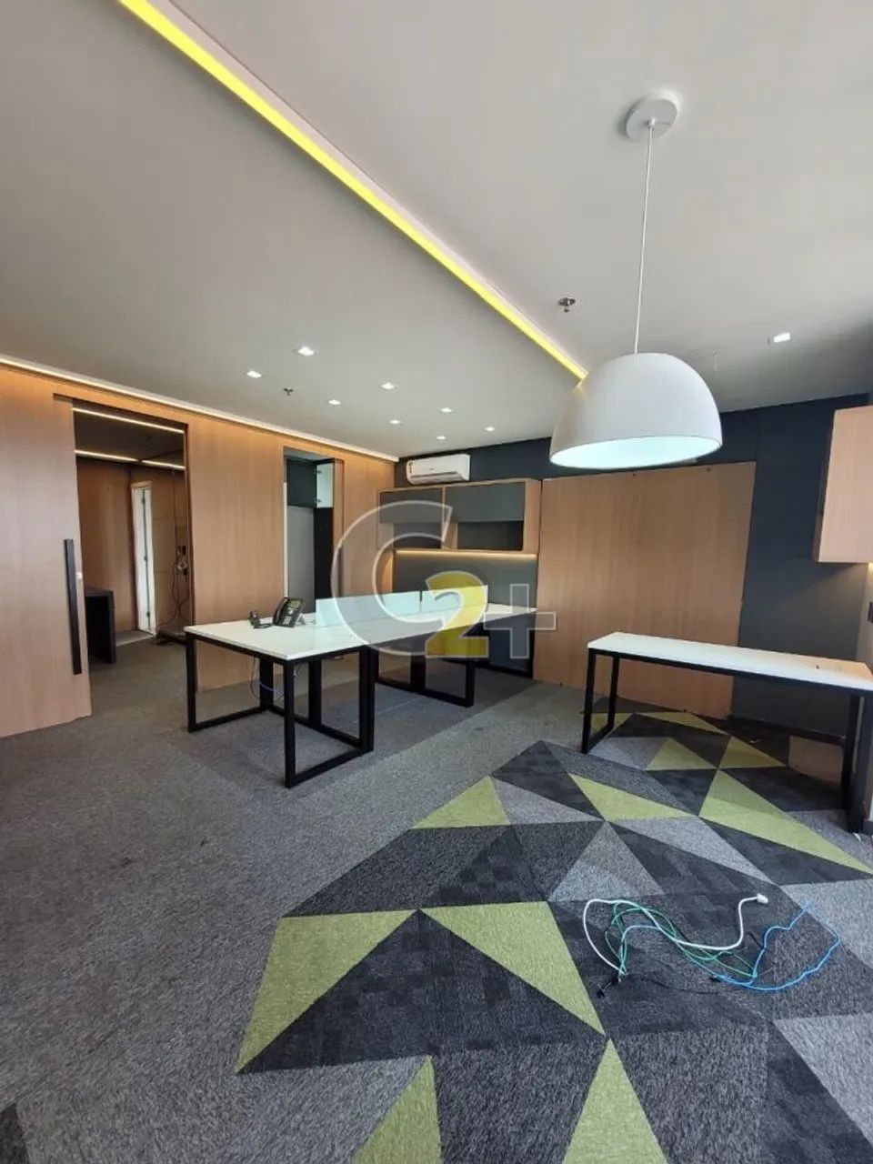 Sala comercial a venda na Pompéia com 113m2, 2 salas e 3 vagas.