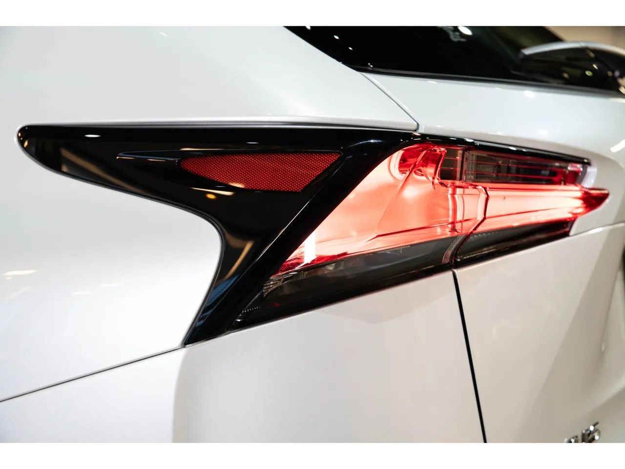 Lexus NX-200t F-sport 2.0 16V 238cv Aut., foto 9 de 20