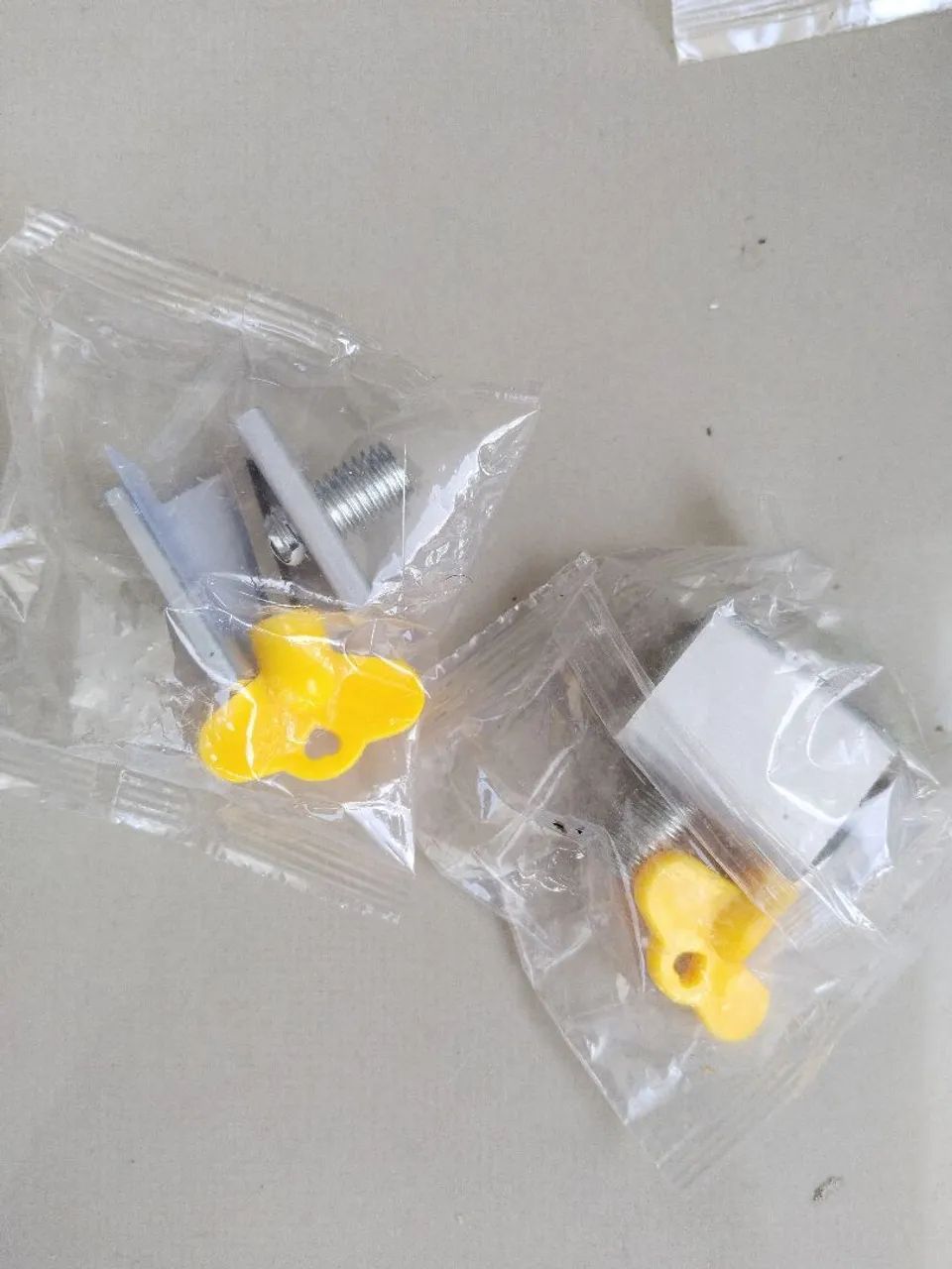 02 Travas de janelas ajustável  - Foto 3