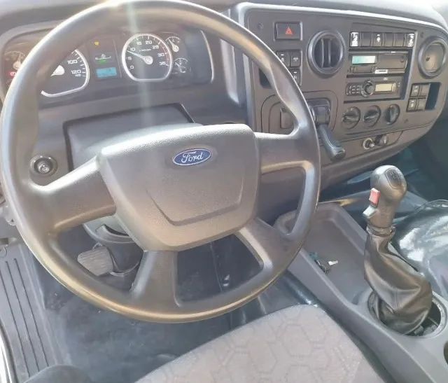 Ford cargo 2429 6x2 - 2014 Baú - Foto 3
