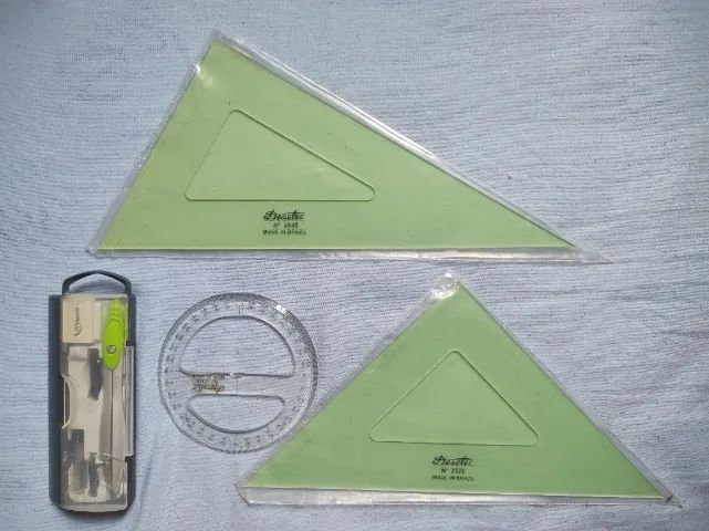 Esquadros e Compasso Para Curso de Desenho técnico 