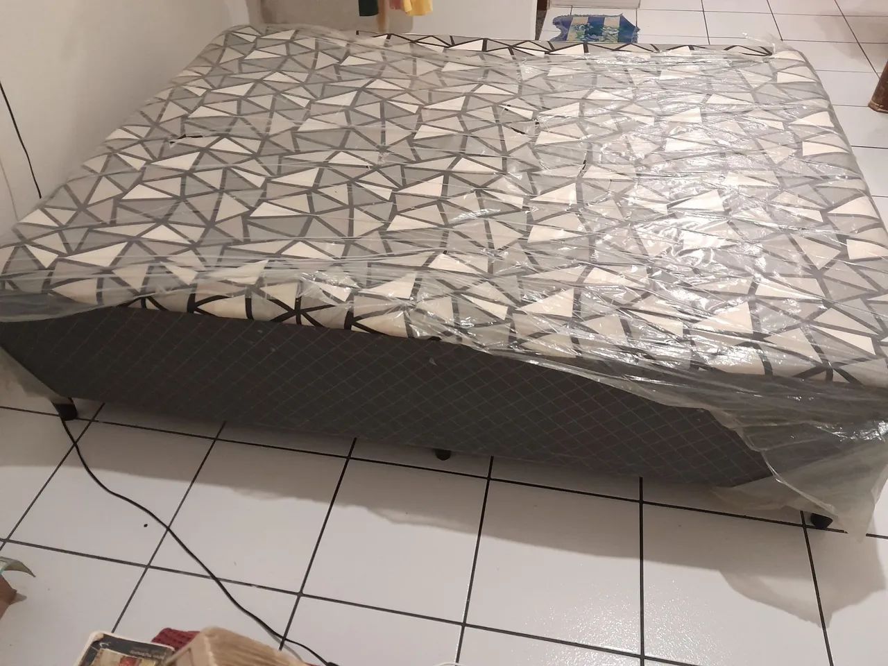 Cama unibox novíssima confortável 65576114180994123