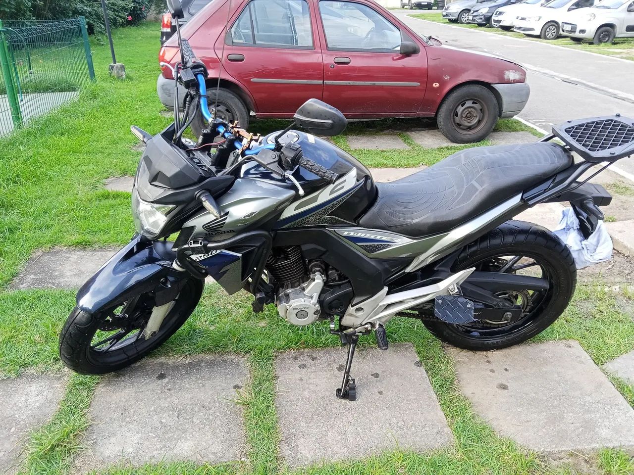 Cb 250 TwisteF  - Foto 3