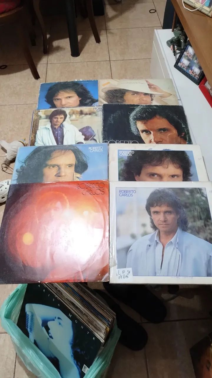 Caixa + 33 Discos de vinil  - Foto 3