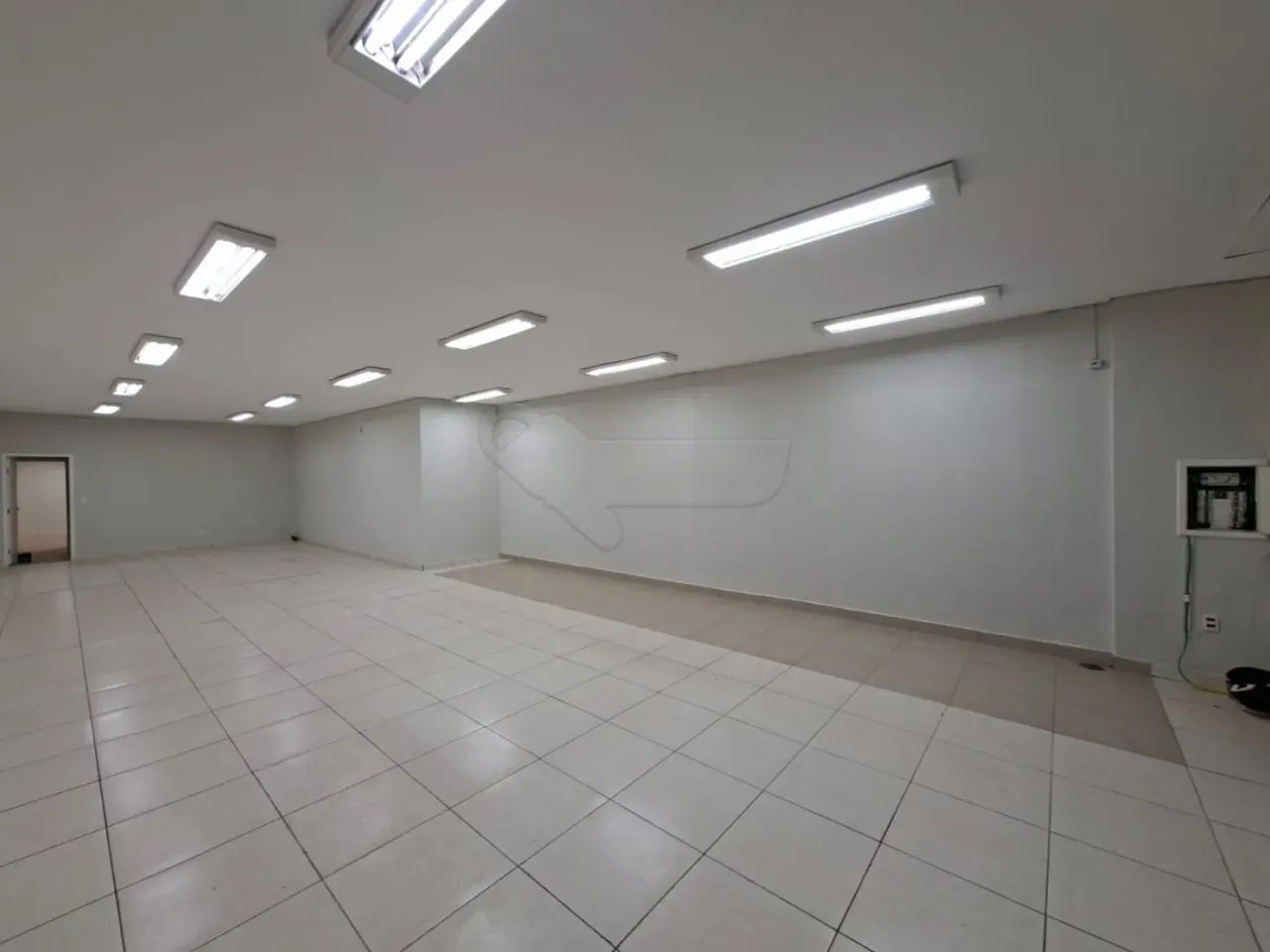 Excelente loja com aproximadamente 80m², no centro da cidade com alto fluxo de pessoas. - Foto 4