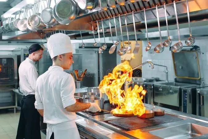 Contrata-se Cozinheira 