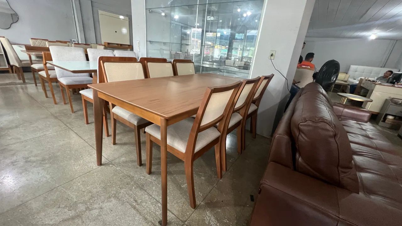 Mesa resistente pintura laca e madeira 