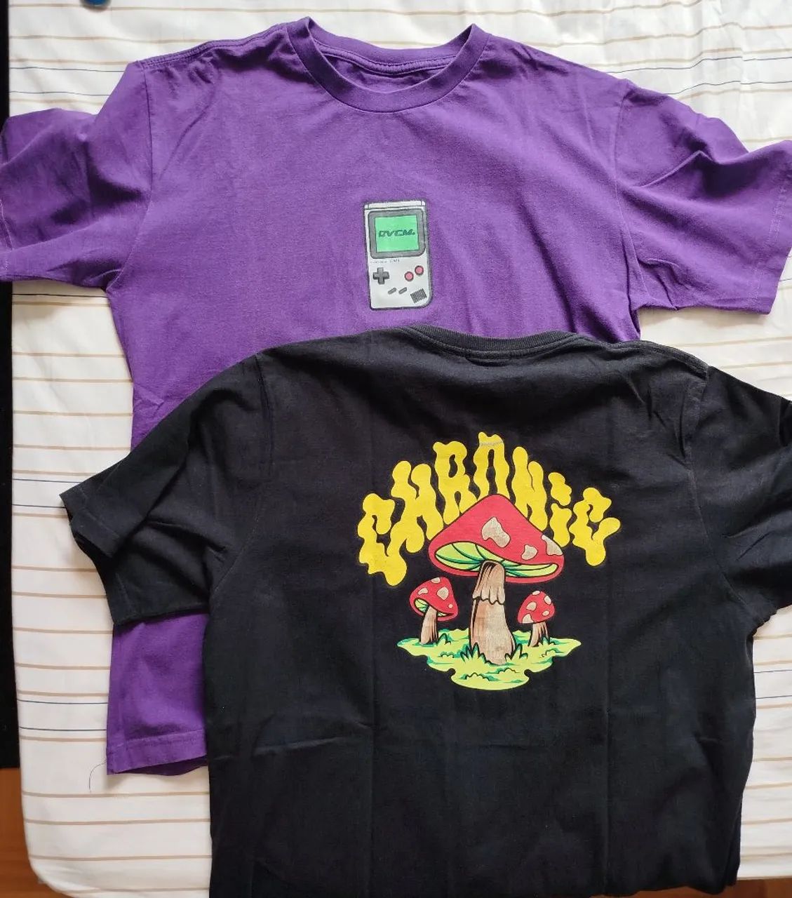 kit com 2 camisetas de skate