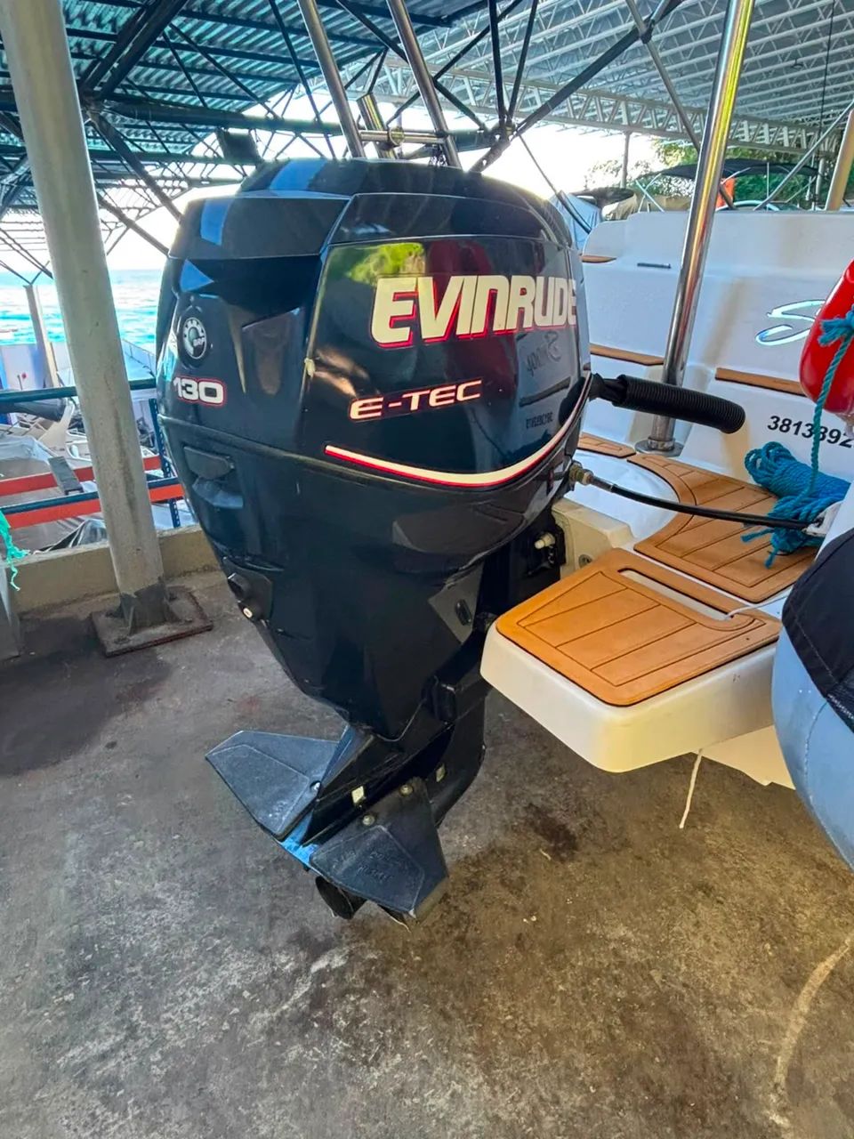 Motor Evinrude 130 HP E-TEC