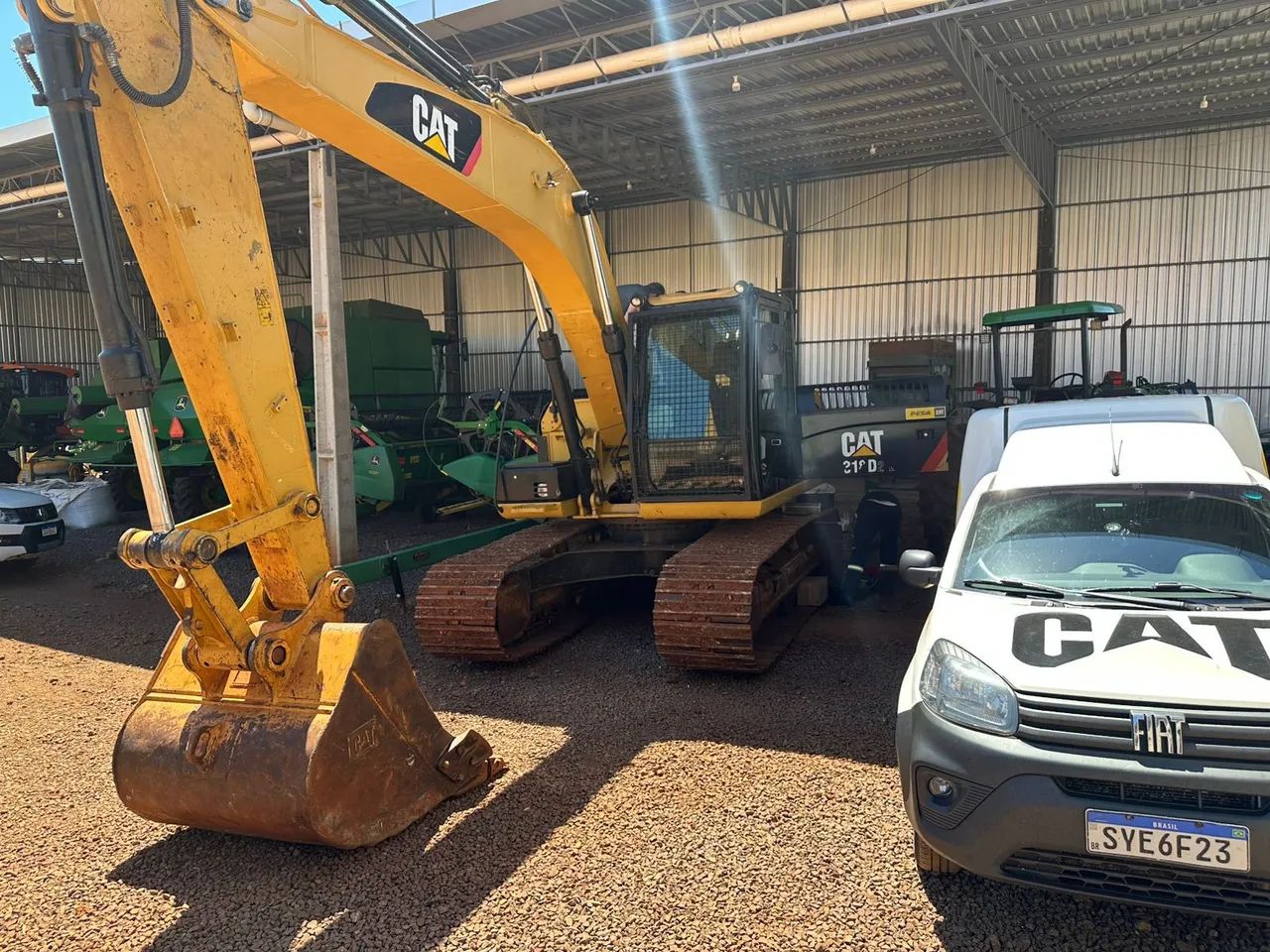 Escavadeira Caterpillar 318D - Foto 2