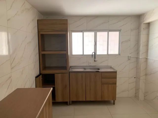 Casa para alugar, 3 quartos, 2 banheiros, amplo pátio e garagem - Foto 5