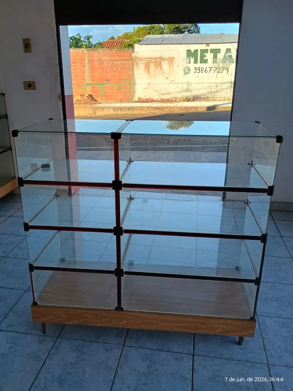 Prateleiras e balcões para farmácia  - Foto 2
