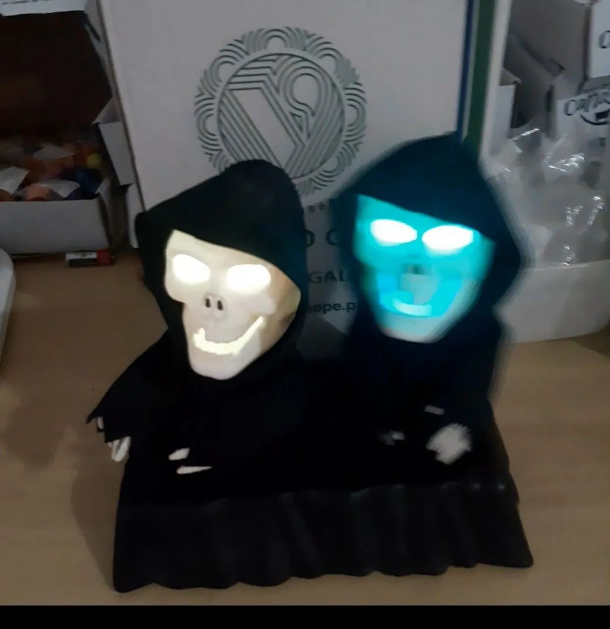 Helloween,  2 caveiras que cantam e dançam e funciona com pilhas.  - Foto 3