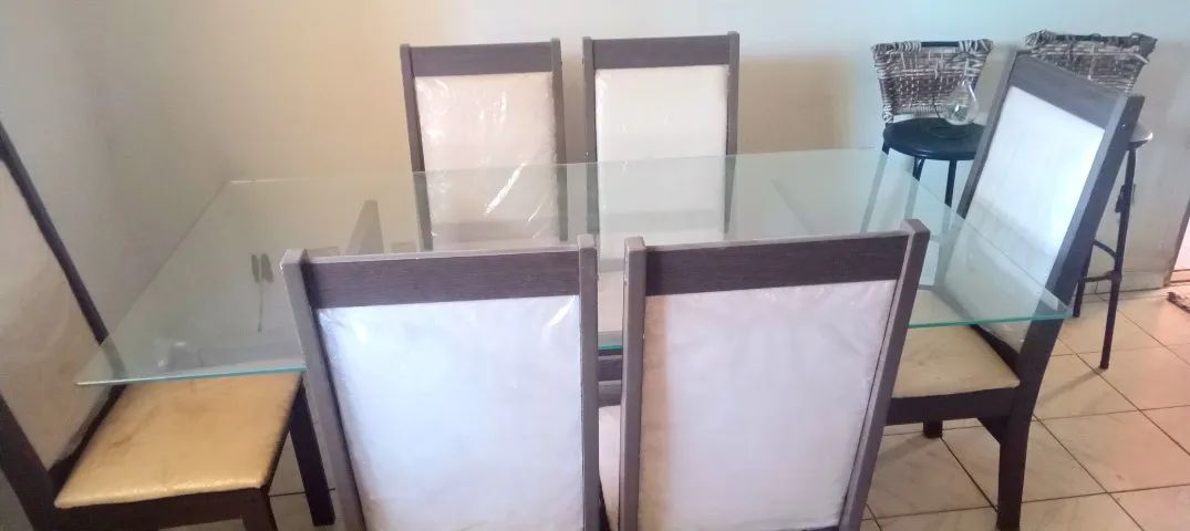 Mesa tampa de vidro e seis cadeiras - Foto 3