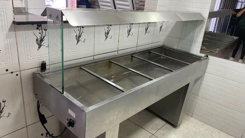 BUFFET QUENTE E FRIO. 