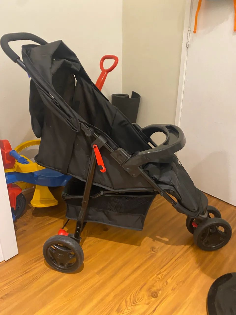 Carrinho de Bebê Cosco Toffy Preto