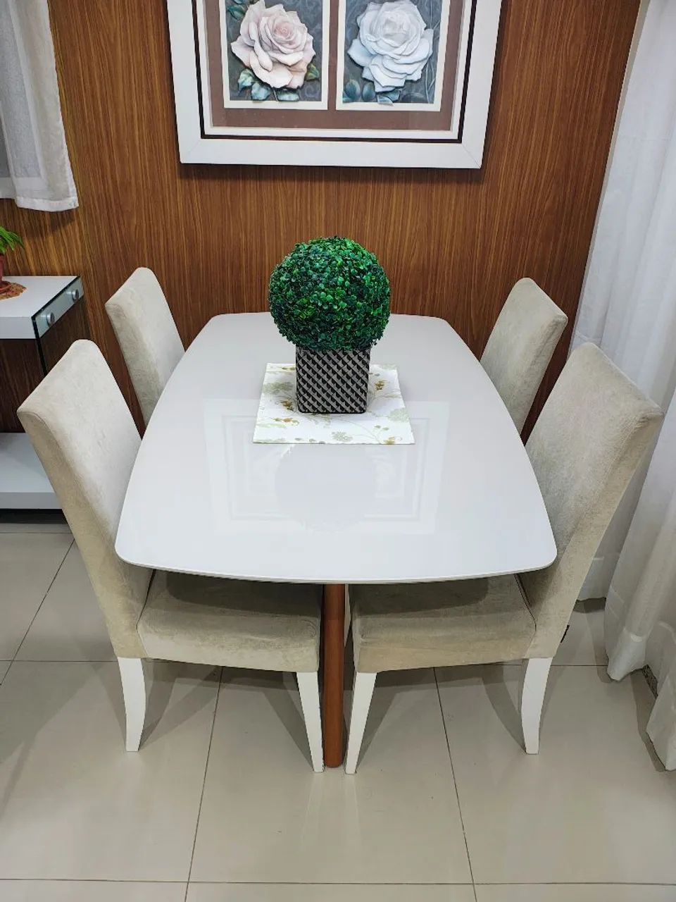 Mesa e 4 cadeiras (Lar Shopping)