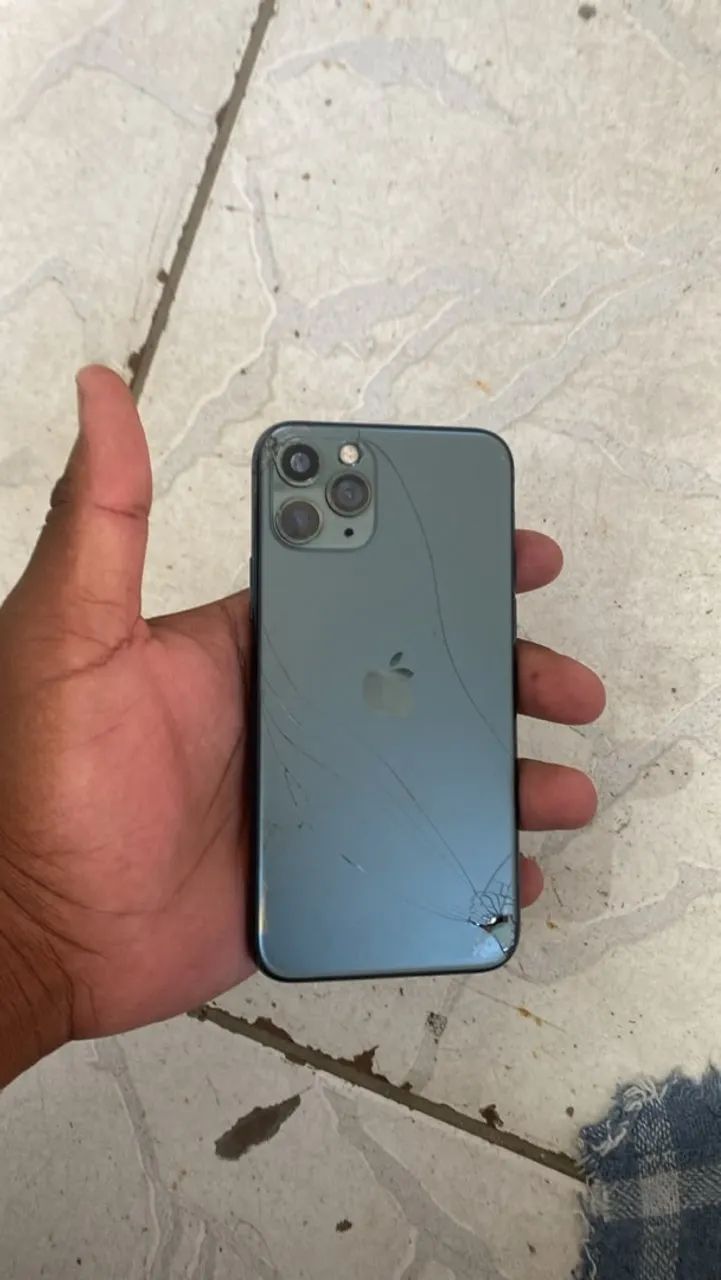 iPhone 11 Pro vendo ou troco