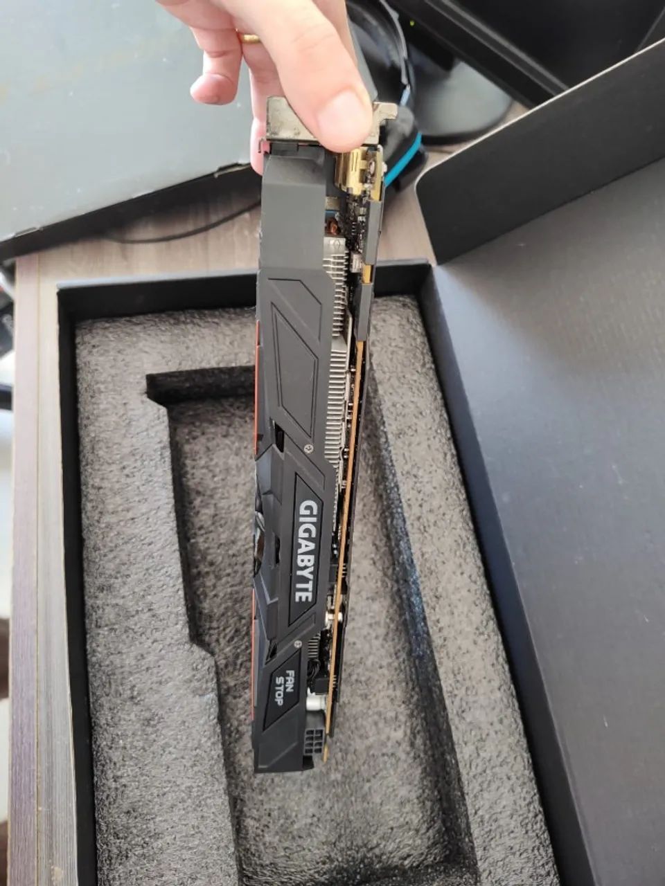 NVIDIA GEFORCE GTX 1080 GIGABYTE G1 GAMING 8G - Foto 4