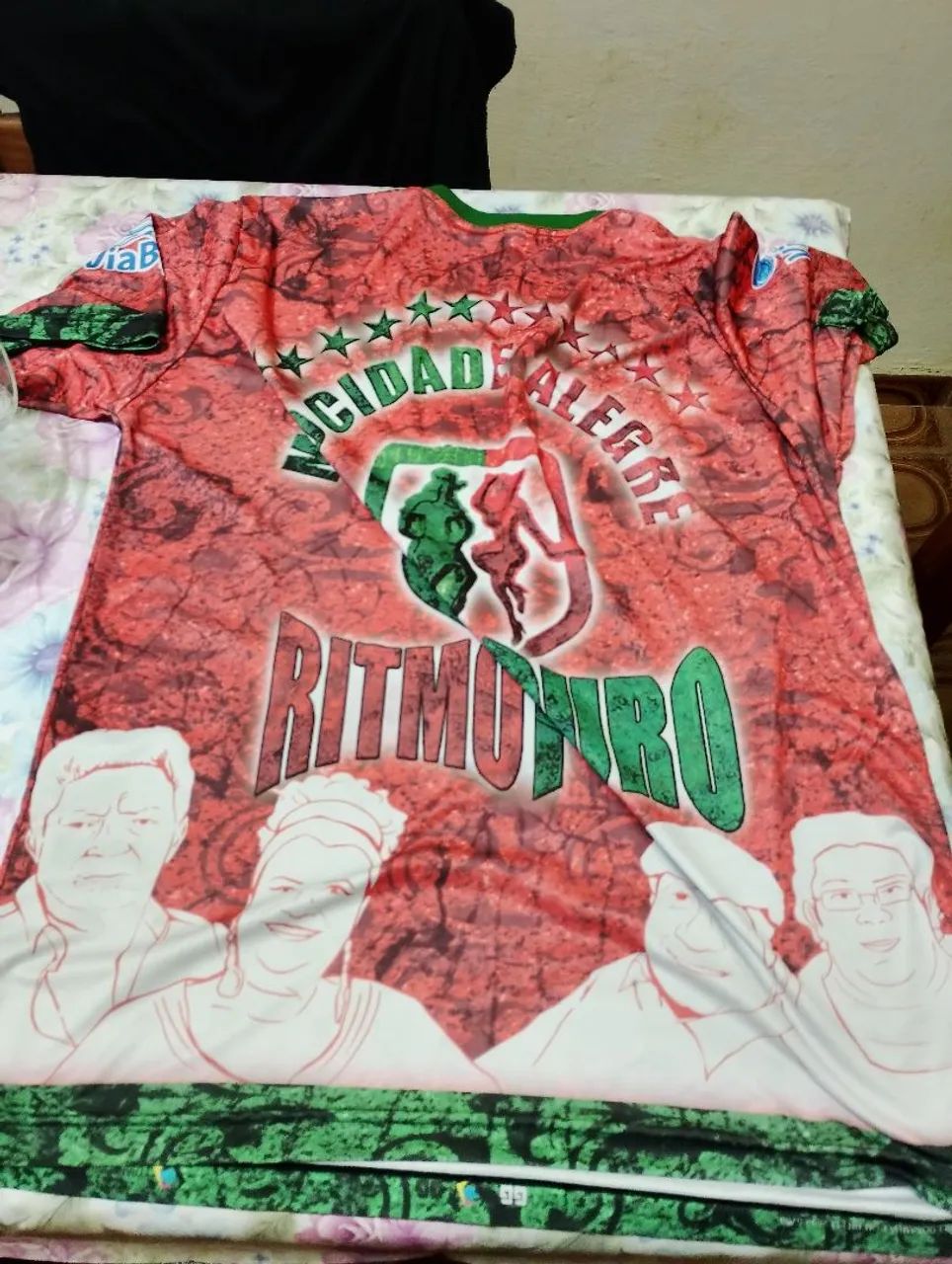 Camisa colorida de samba Tam gg - Foto 2