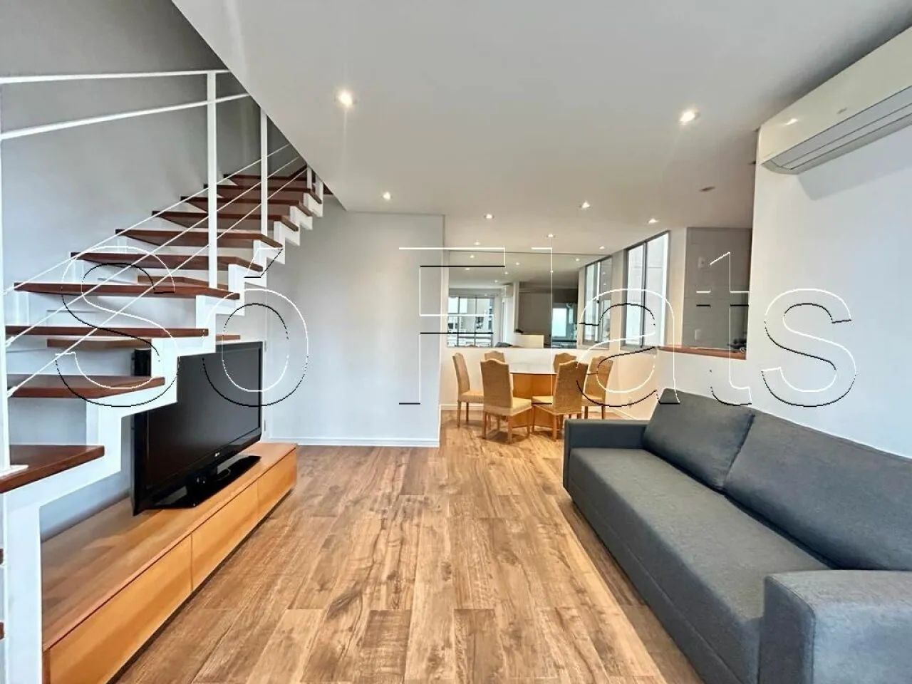 TWIN TOWERS - Flat estilo duplex com 75m² totalmente mobiliado.