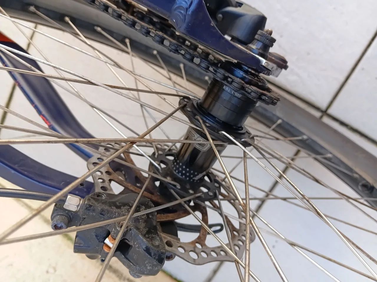 Bicicleta Vikingx Tuff 25 azul e laranja - Foto 5
