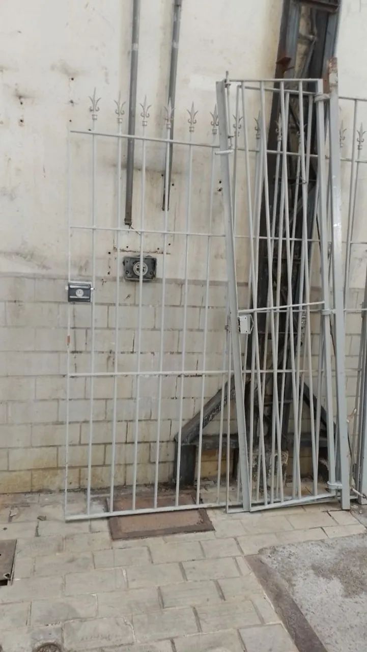 Portão de Ferro com 3 partes: 2,10x1,69m  e 2,10 2,10×1,40 - Foto 3