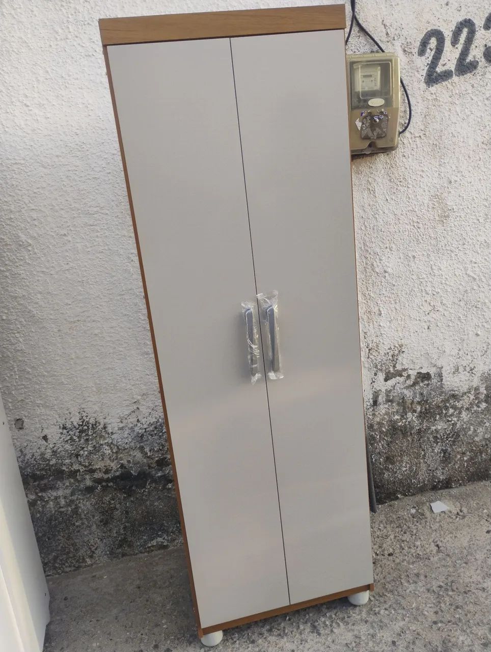 Multiuso / guarda roupa com cabideiro 